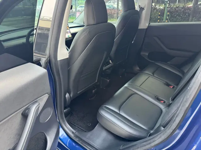 Tesla Model Y — Фото автомобиля 8