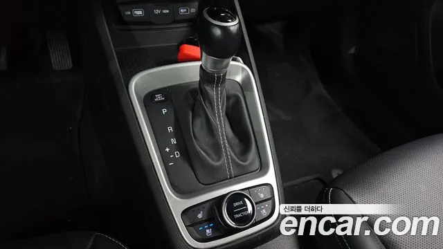 Hyundai Venue — Фото автомобиля 8