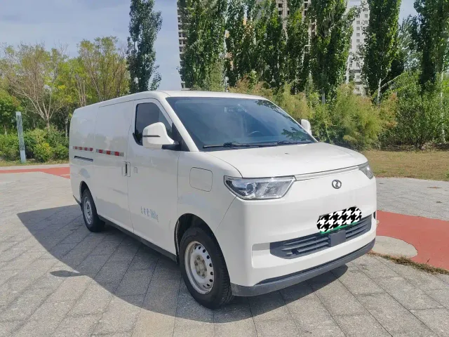 Ruichi New Energy EC75 — Фото автомобиля 3