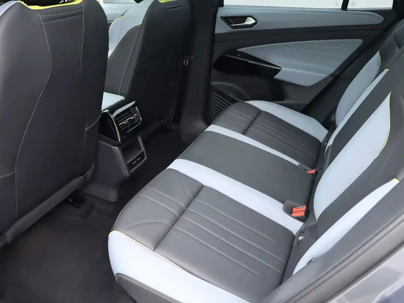 Volkswagen Volkswagen ID.4 X 2025 Smart Edition Outstanding — Фото автомобиля 13