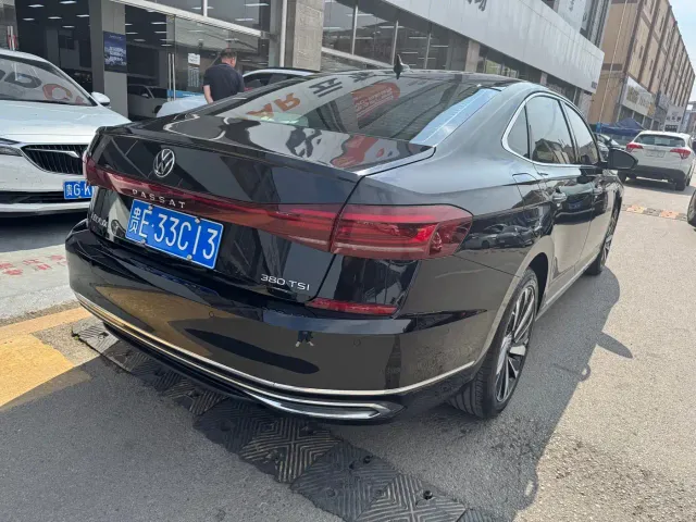 Volkswagen Passat — Фото автомобиля 5
