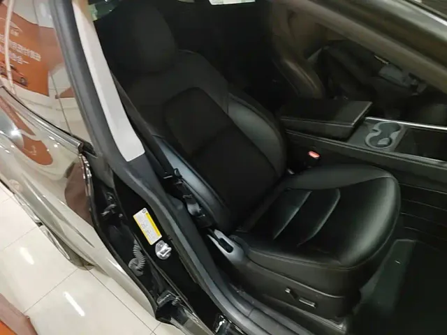 Tesla Model Y — Фото автомобиля 24