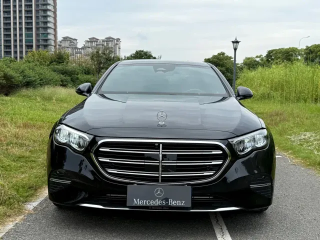 Mercedes-Benz E-Class — Фото автомобиля 2
