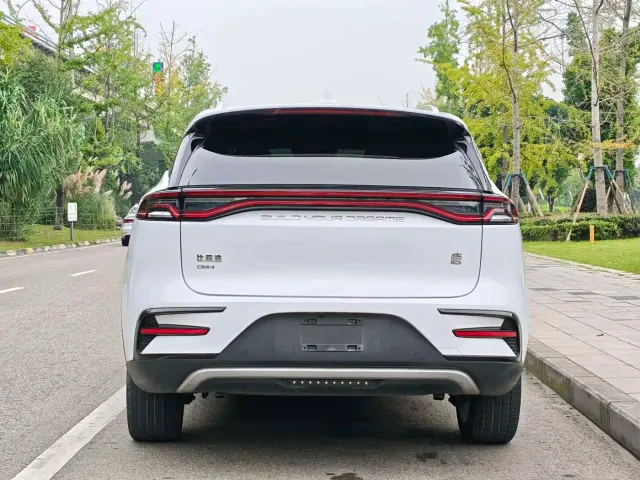 BYD Tang — Фото автомобиля 7