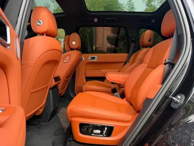 Li Auto L8 — Фото автомобиля 9