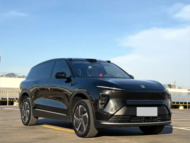 Nio ES8 — Фото автомобиля 3