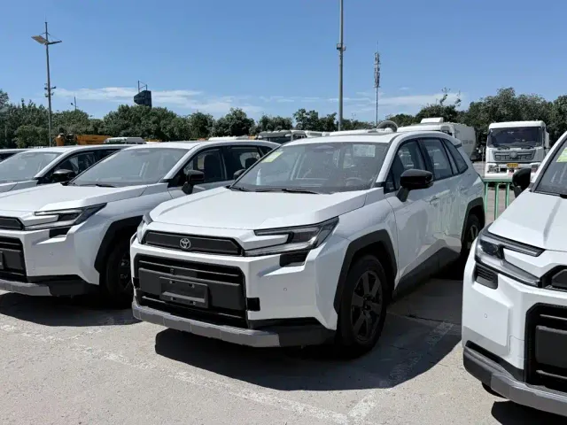 Фотография автомобиля — Toyota RAV4