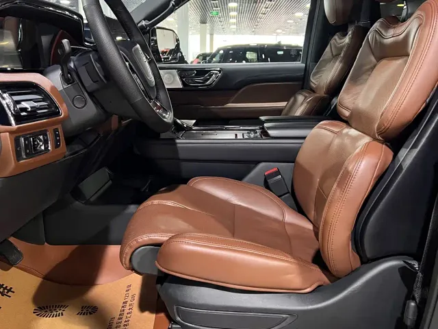 Lincoln Navigator — Фото автомобиля 9