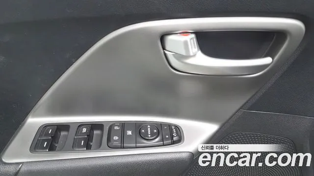 Kia Niro — Фото автомобиля 26