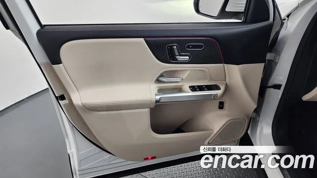 Mercedes-Benz GLB-Class — Фото автомобиля 24