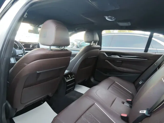 BMW 5 Series — Фото автомобиля 10