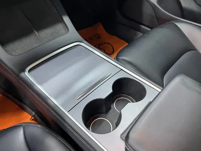 Tesla Model 3 — Фото автомобиля 18
