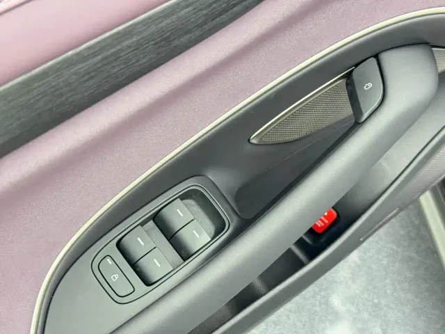 Xiaomi SU7 — Фото автомобиля 18