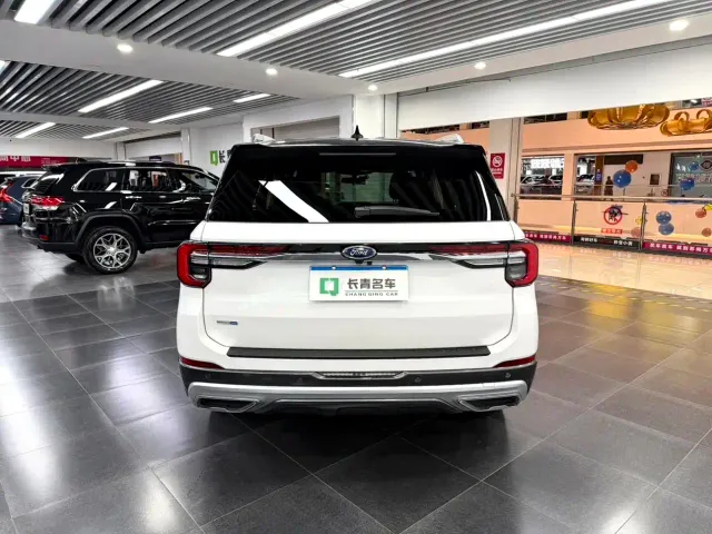 Ford Explorer — Фото автомобиля 5