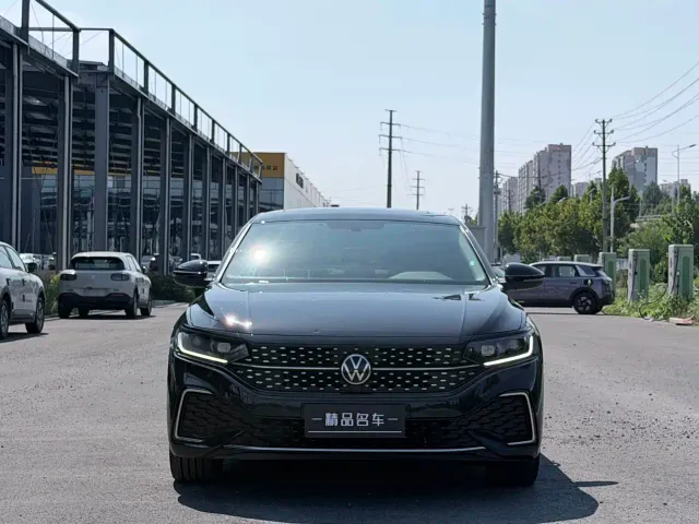 Volkswagen Passat — Фото автомобиля 2