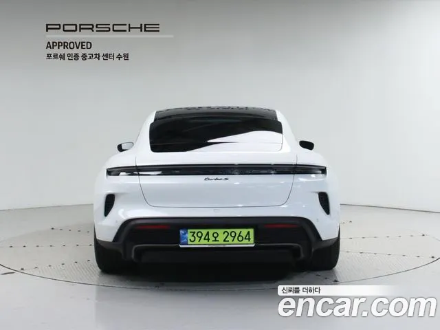 Porsche Taycan — Фото автомобиля 4