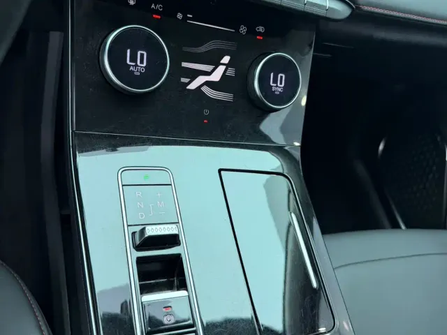 Exeed Exeed Windchaser 2022 Riding the Wind and Waves Edition 1.5T CVT Lucky Peanut Version — Фото автомобиля 8