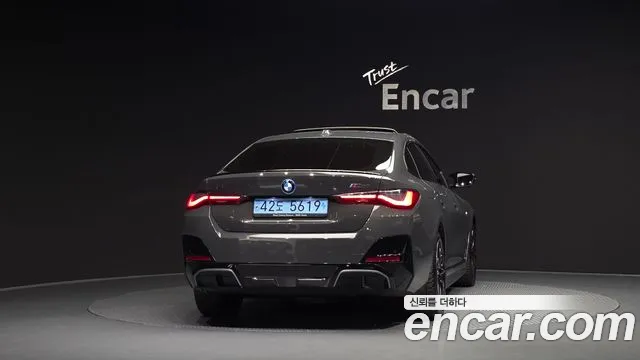 BMW i4 — Фото автомобиля 4