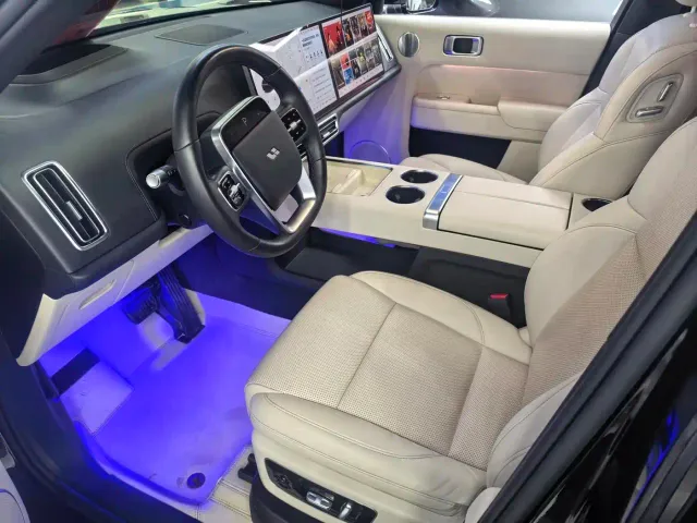 Li Auto L8 — Фото автомобиля 10