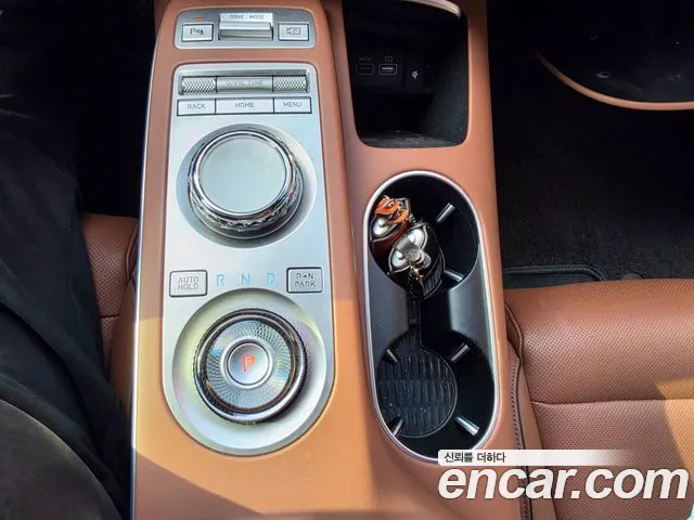 Genesis GV70 — Фото автомобиля 10