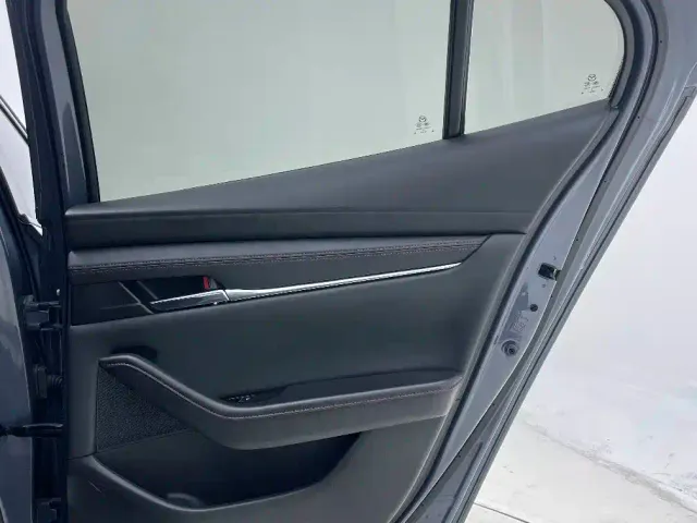 Mazda Axela — Фото автомобиля 23