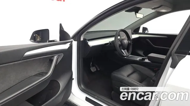 Tesla Model Y — Фото автомобиля 15