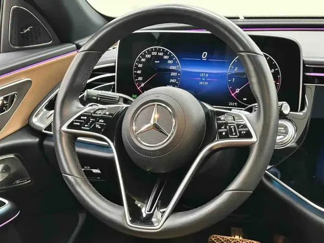 Mercedes-Benz E-Class — Фото автомобиля 23