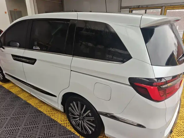 Honda Elysion — Фото автомобиля 12