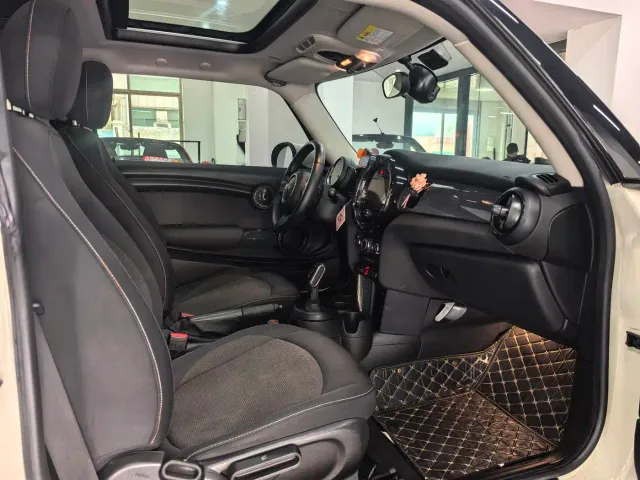 MINI Hatch — Фото автомобиля 11
