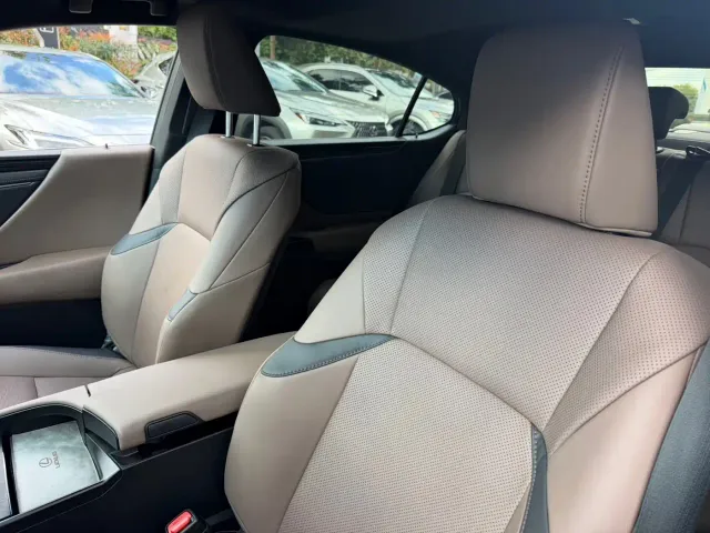 Lexus ES — Фото автомобиля 9