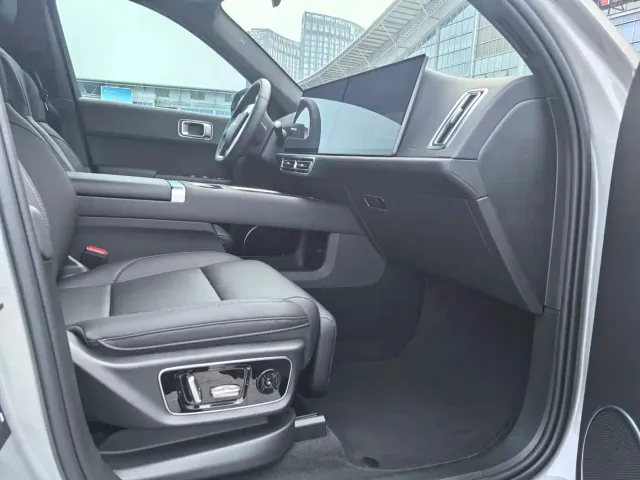 Li Auto L7 — Фото автомобиля 11