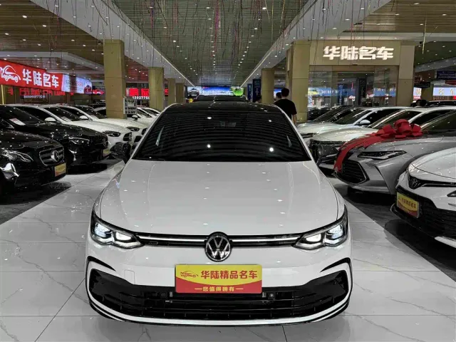 Volkswagen Golf — Фото автомобиля 2