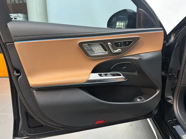 Mercedes-Benz E-Class — Фото автомобиля 13