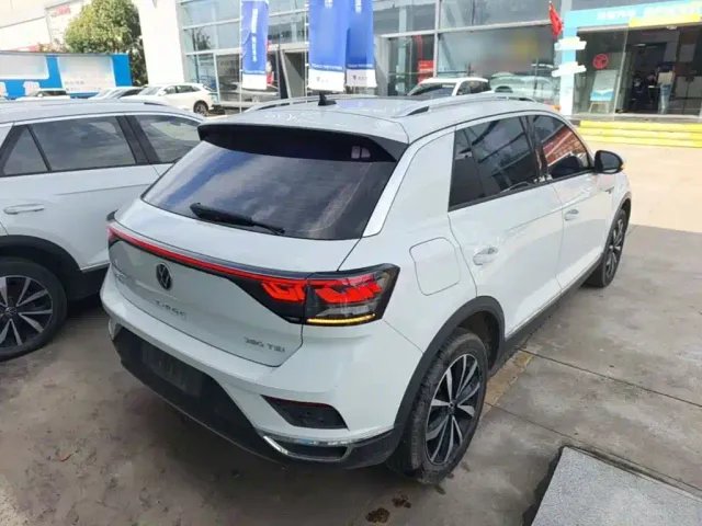 Volkswagen T-Roc — Фото автомобиля 6