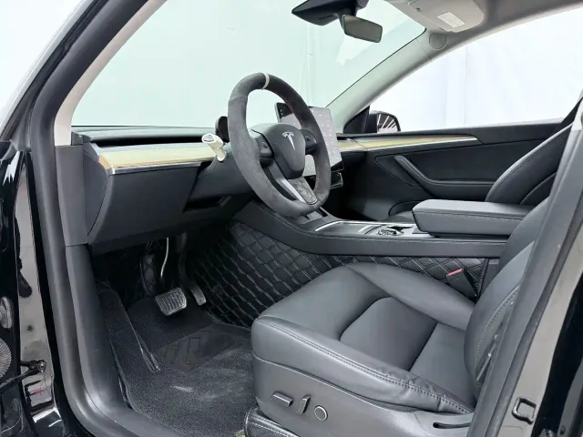 Tesla Model Y — Фото автомобиля 8