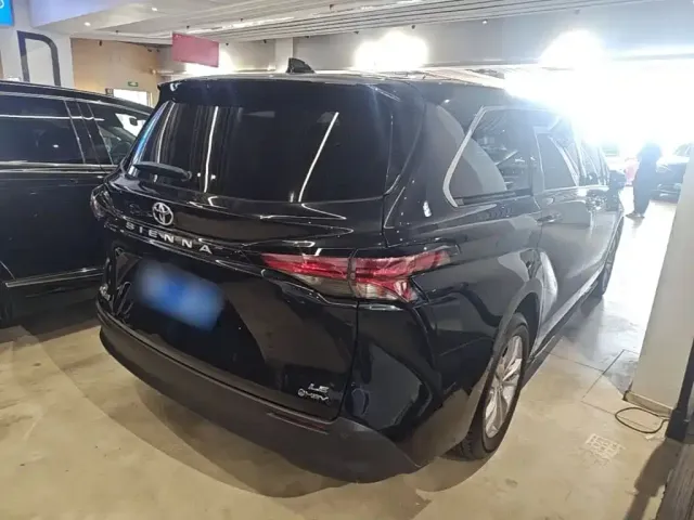 Toyota Sienna — Фото автомобиля 6