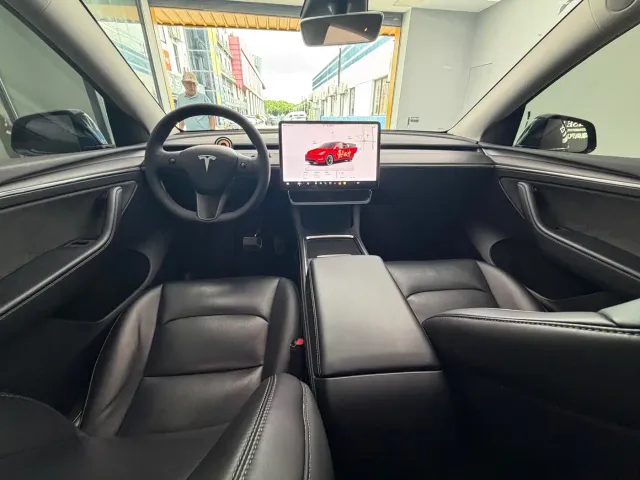 Tesla Model Y — Фото автомобиля 6
