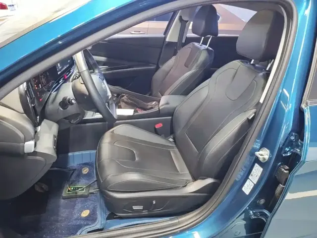 Hyundai Elantra — Фото автомобиля 14