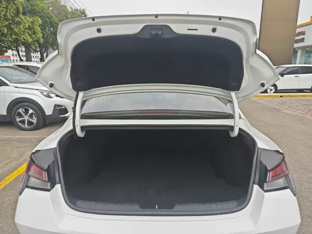 Hyundai Elantra — Фото автомобиля 18