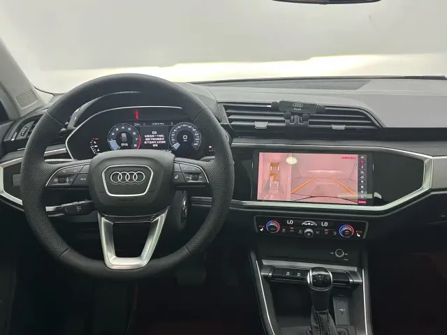 Audi Q3 — Фото автомобиля 10