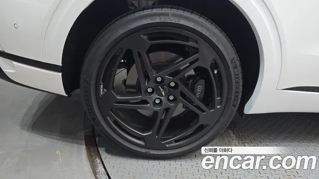 Genesis GV70 2.5T Бензин AWD — Фото автомобиля 4