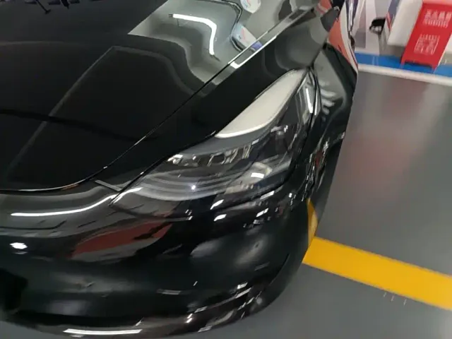 Tesla Model 3 — Фото автомобиля 23
