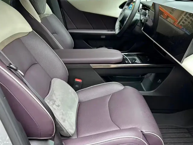 Mazda EZ-60 — Фото автомобиля 4