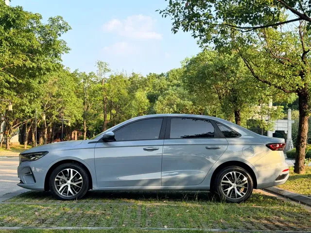 Geely Emgrand — Фото автомобиля 16