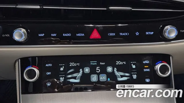 Genesis GV70 — Фото автомобиля 12