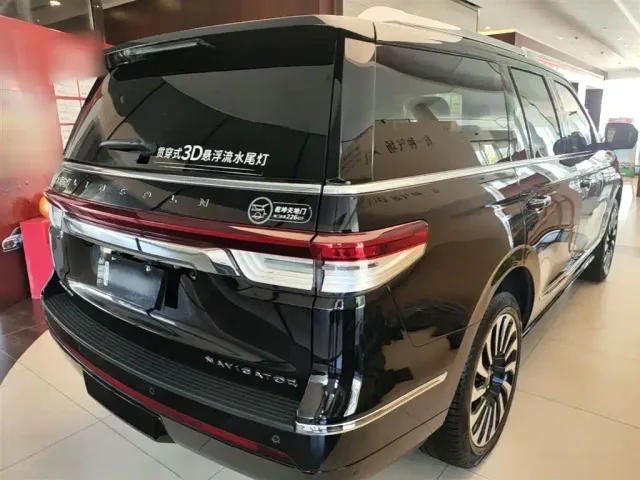 Lincoln Navigator — Фото автомобиля 6