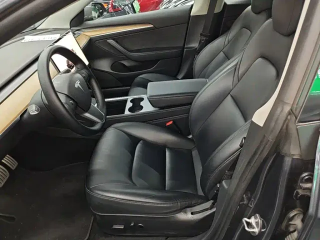 Tesla Model 3 — Фото автомобиля 14