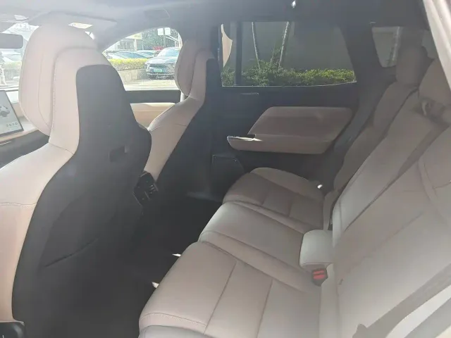 Volvo XC70 Plug-in Hybrid — Фото автомобиля 6