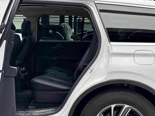 Lincoln Aviator — Фото автомобиля 7