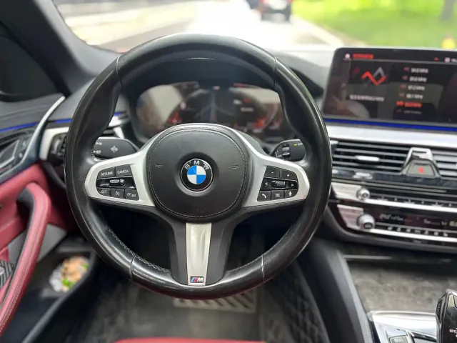 BMW 5 Series — Фото автомобиля 5